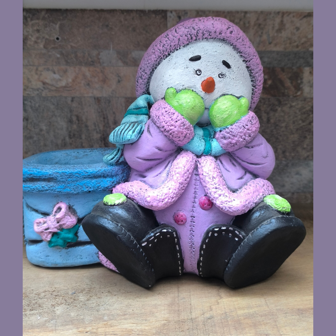 Muñeco de Nieve Traje Violeta Materita – Arte Vivo – 24x18 cm