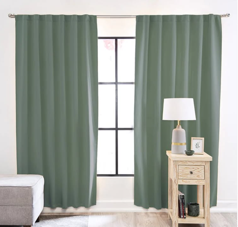 Cortinas blackout largas para sala con diseño elegante que controla la luz
