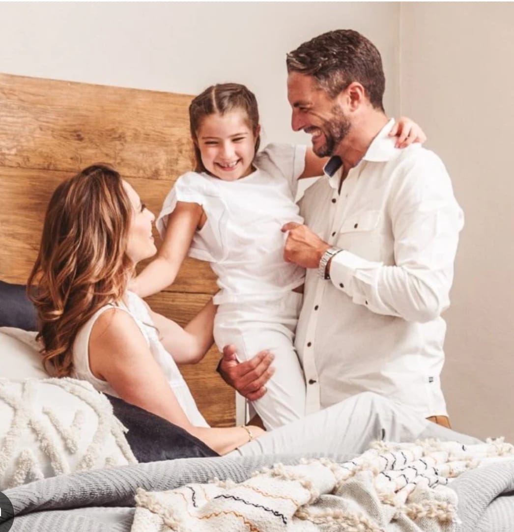 Ropa de cama para toda la familia. Encuentra sábanas, edredones y cobertores en diferentes tamaños y diseños para crear espacios acogedores. Productos de calidad que combinan confort y estilo para el descanso de todos.
