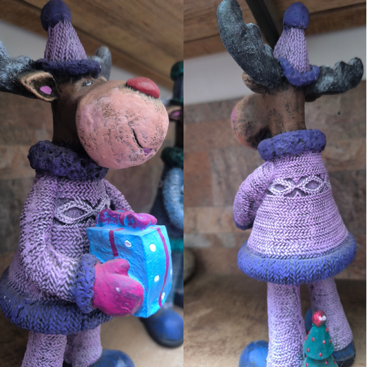 Reno Navideño Traje Morado – Arte Vivo – 13x30cm