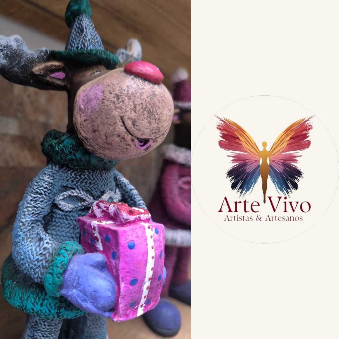 Reno Navideño Traje Verde – Arte Vivo – 13x30cm